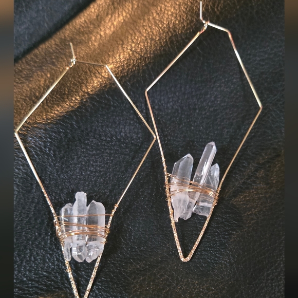 Quarts pillar hand hammered gold wire drop earrings approx. 3.5" lightweight - Picture 3 of 8